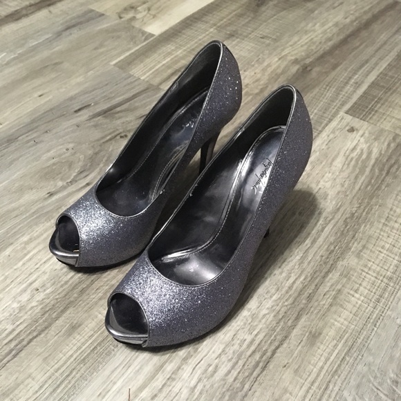 Jacqueline Ferrar open toe stiletto shoes. 9.5 - Picture 4 of 7